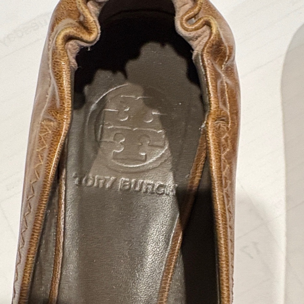 Tory Burch Tan Leather Flats with Gold Emblem - Picture 2 of 4